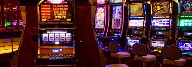 K47 Slots ဂိမ်းများ၏ ဂရပ်ဖစ်ဒီဇိုင်းနှင့် ကစားသမားများ ငွေဆုများ ရရှိနေသောမြင်ကွင်း
